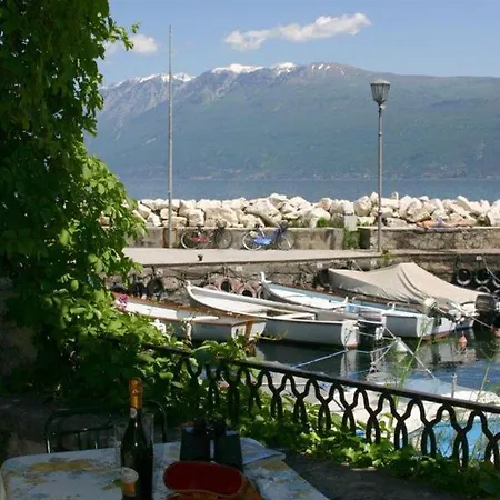 Toscolano-maderno Sleeps 8 Toscolano Maderno