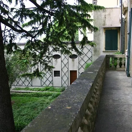 Toscolano-maderno Sleeps 8 Lejlighed Toscolano Maderno