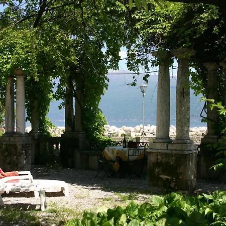 Toscolano-maderno Sleeps 8 Lejlighed