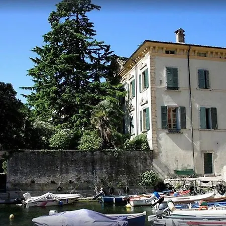 Toscolano-maderno Sleeps 8 *