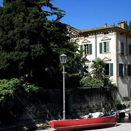Toscolano-maderno Sleeps 8 *