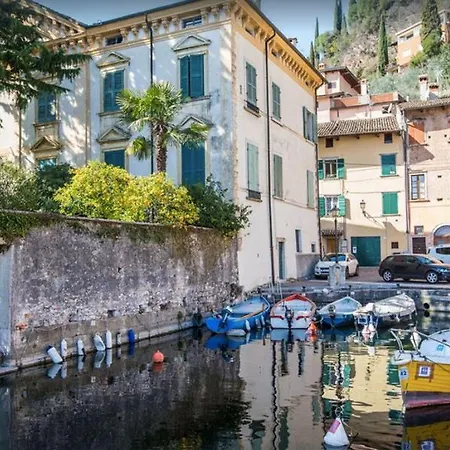 Toscolano-maderno Sleeps 8 * Toscolano Maderno