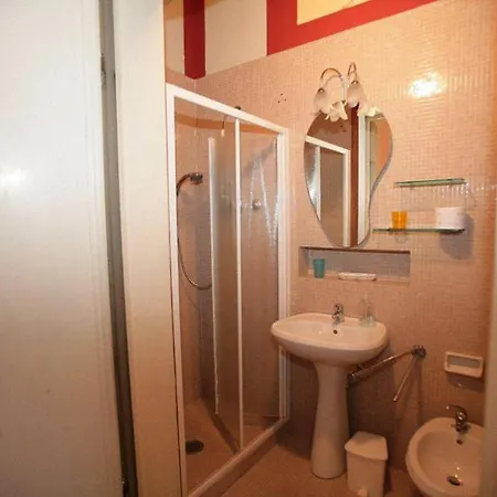 Toscolano-maderno Sleeps 8 * Toscolano Maderno
