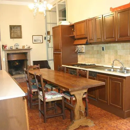 Toscolano-maderno Sleeps 8 Lejlighed *